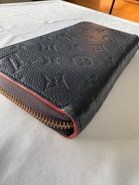 ジッピーウォレット（ブランド財布・小物）の商品画像 - 査定依頼日：2025年11月29日 - 最高査定価格：23,000円