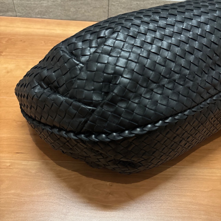 ボッテガヴェネタ　ハンドバッグ　イントレチャート（ブランドバッグ）の商品画像 - 査定依頼日：2026年4月6日 - 最高査定価格：160,000円