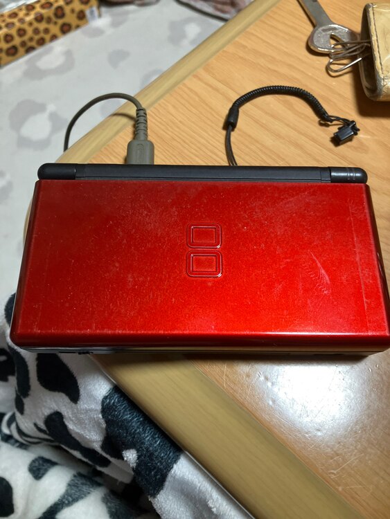 DSクリムゾン（ゲーム機本体・ゲームソフト）の商品画像 - 査定依頼日：2025年3月28日 - 最高査定価格：1,000円