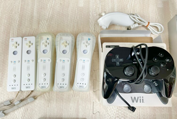 Nintendo Wii本体とコントローラーとソフト６本（ゲーム機本体・ゲームソフト）の商品画像 - 査定依頼日：2025年3月30日 - 最高査定価格：3,500円