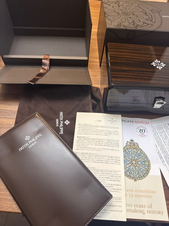 パテックフィリップ ノーチラス 5712/1a（高級時計）の商品画像 - 査定依頼日：2025年3月27日 - 最高査定価格：15,200,000円