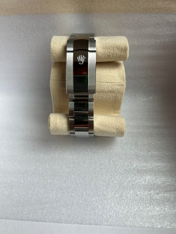 ロレックス ミルガウス 116400gu（高級時計）の商品画像 - 査定依頼日：2025年4月5日 - 最高査定価格：1,350,000円