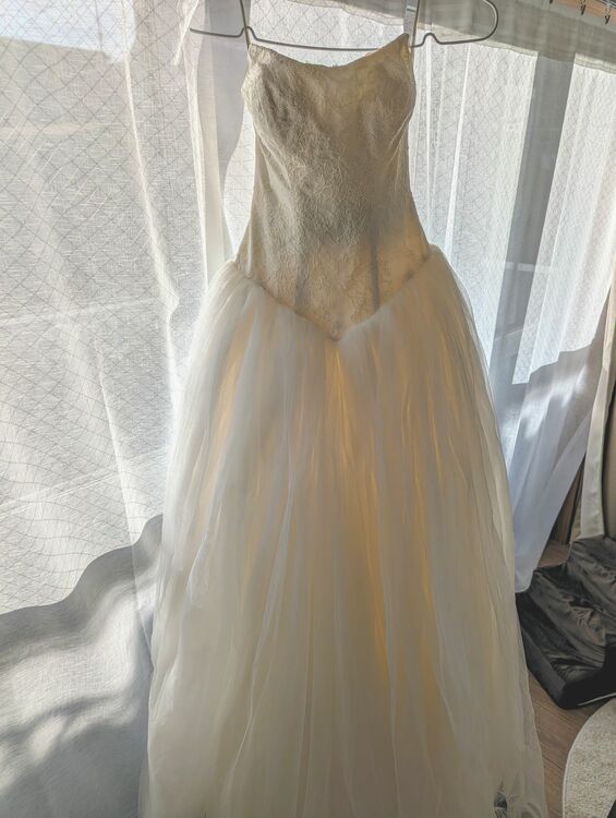 ウェディングドレス　white by vera wang（古着・ファッション）の商品画像 - 査定依頼日：2025年9月2日 - 最高査定価格：500円