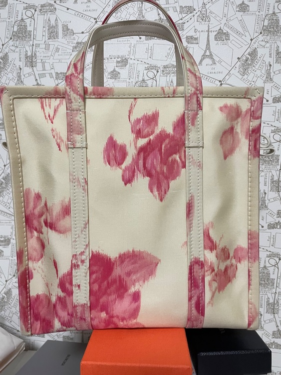 バレンシアガ誕生100年の時のコレクション発表された時のバッグです。青山店で購入（ブランドバッグ）の商品画像 - 査定依頼日：2025年9月24日 - 最高査定価格：25,000円