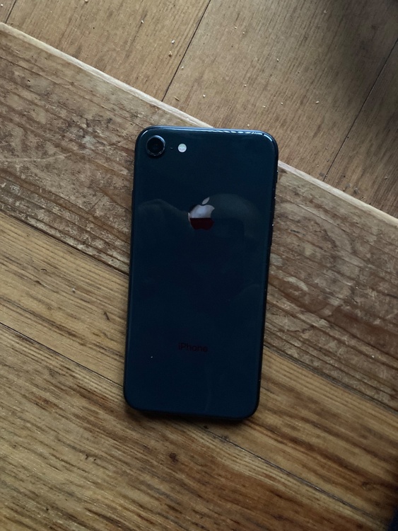 iPhone iPhone8 64GB docomo（スマホ）の商品画像 - 査定依頼日：2026年9月7日 - 最高査定価格：4,500円