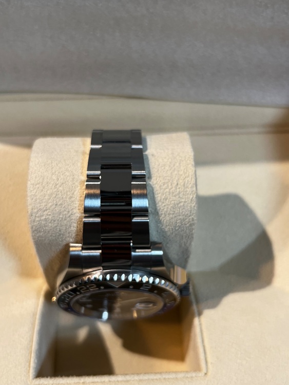 ロレックス GMTマスター 126710b（高級時計）の商品画像 - 査定依頼日：2025年10月30日 - 最高査定価格：2,600,000円