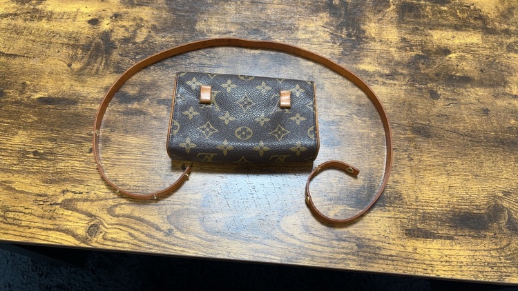LVウエストぽーち（ブランドバッグ）の商品画像 - 査定依頼日：2026年4月29日 - 最高査定価格：100,000円