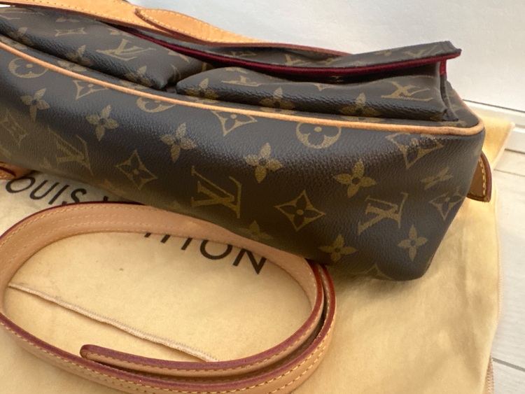 ショルダーバッグ（ブランドバッグ）の商品画像 - 査定依頼日：2025年8月30日 - 最高査定価格：100,000円