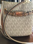 毛皮バック（ブランドバッグ）の商品画像 - 査定依頼日：2024年10月18日 - 最高査定価格：13,000円