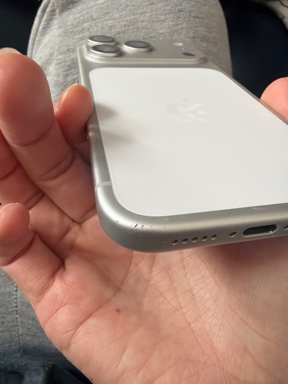 iPhone 17 Pro 256GB au（スマホ）の商品画像 - 査定依頼日：2026年4月13日 - 最高査定価格：135,000円