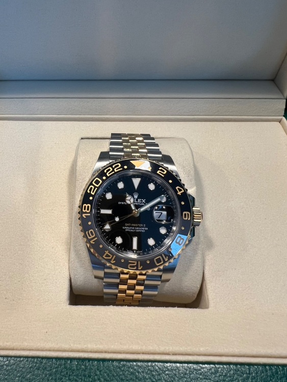 GMT MASTER II 黒×灰YGコンビ（高級時計）の商品画像 - 査定依頼日：2025年9月7日 - 最高査定価格：3,150,000円