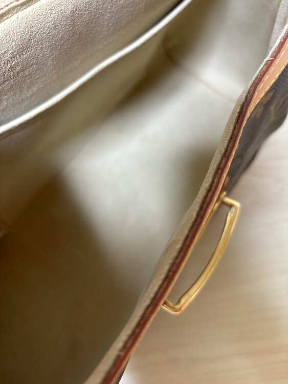 ビバリー（ブランドバッグ）の商品画像 - 査定依頼日：2025年3月31日 - 最高査定価格：120,000円