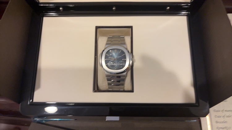 パテックフィリップ ノーチラス 5712/（高級時計）の商品画像 - 査定依頼日：2025年10月22日 - 最高査定価格：15,700,000円