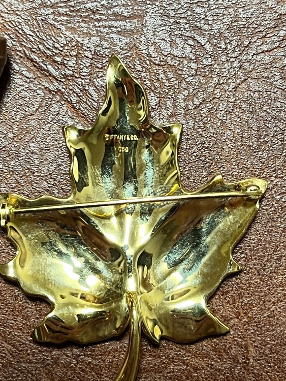 ティファニー　メープルリーフブローチ k18（金・貴金属）の商品画像 - 査定依頼日：2025年8月19日 - 最高査定価格：175,000円