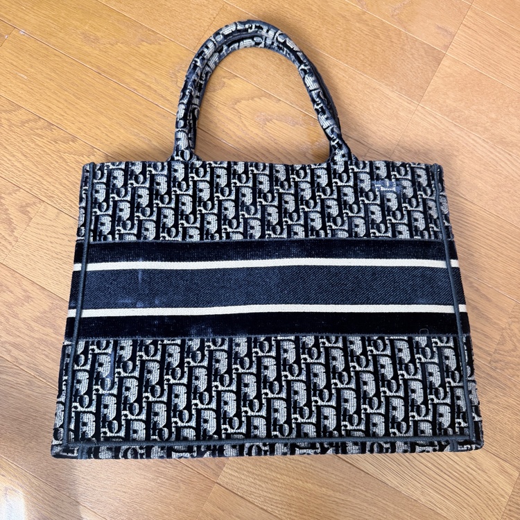 Christian Dior ディオール ブックトート オブリーク ブラック トートバッグ（ブランドバッグ）の商品画像 - 査定依頼日：2026年9月21日 - 最高査定価格：150,000円