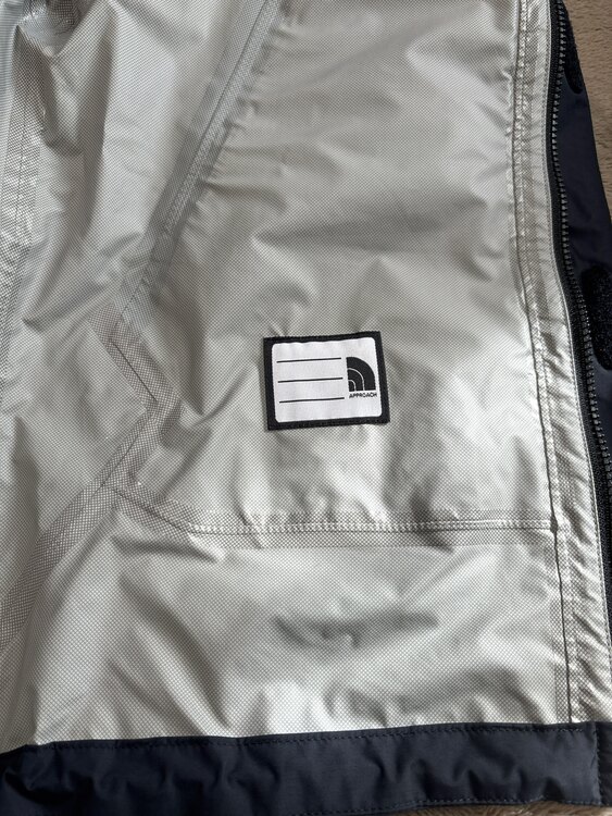 ノースフェイス（古着・ファッション）の商品画像 - 査定依頼日：2025年1月24日 - 最高査定価格：3,000円