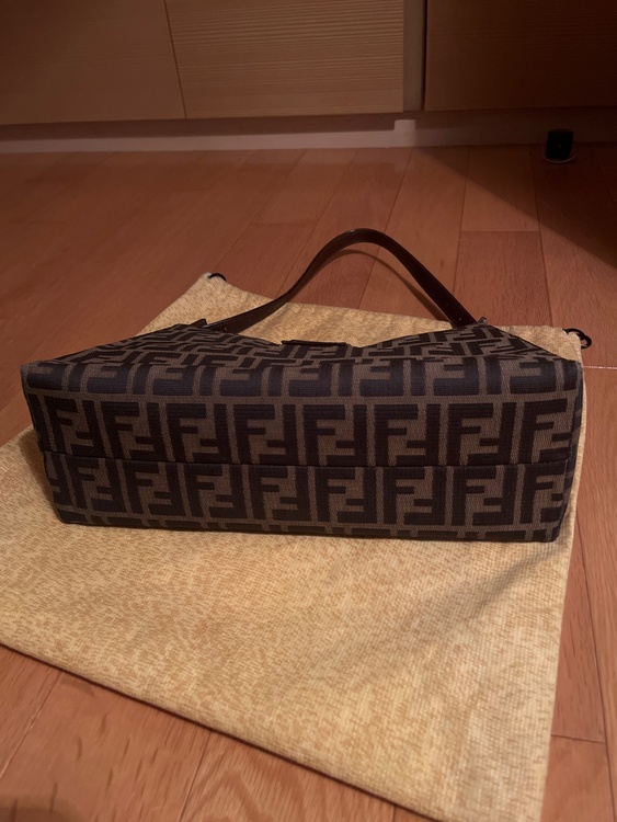 ズッカ マンマ バケット キャンバス ショルダーバッグ（ブランドバッグ）の商品画像 - 査定依頼日：2025年12月18日 - 最高査定価格：82,000円