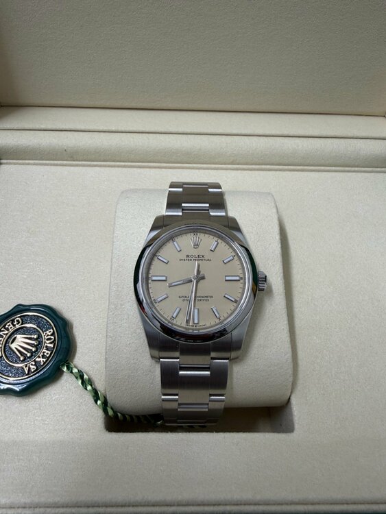 Oyster Perfetual 34（高級時計）の商品画像 - 査定依頼日：2026年3月2日 - 最高査定価格：1,200,000円