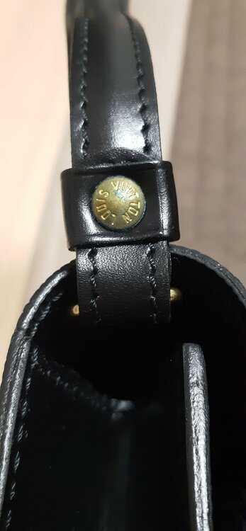 エピライン　黒（ブランドバッグ）の商品画像 - 査定依頼日：2025年12月28日 - 最高査定価格：20,000円