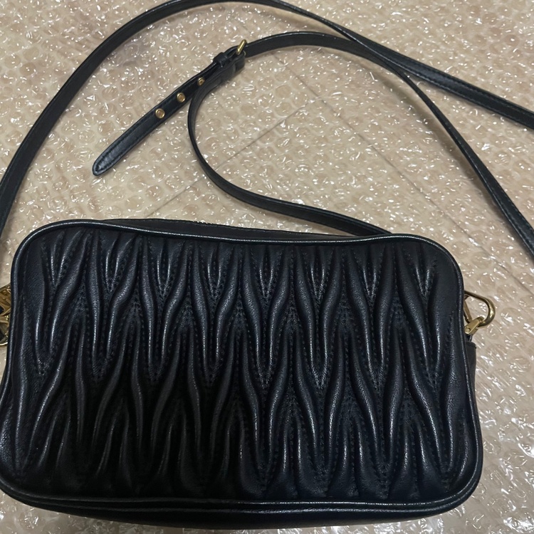 ミュウミュウ  （ブランドバッグ）の商品画像 - 査定依頼日：2026年3月16日 - 最高査定価格：70,000円