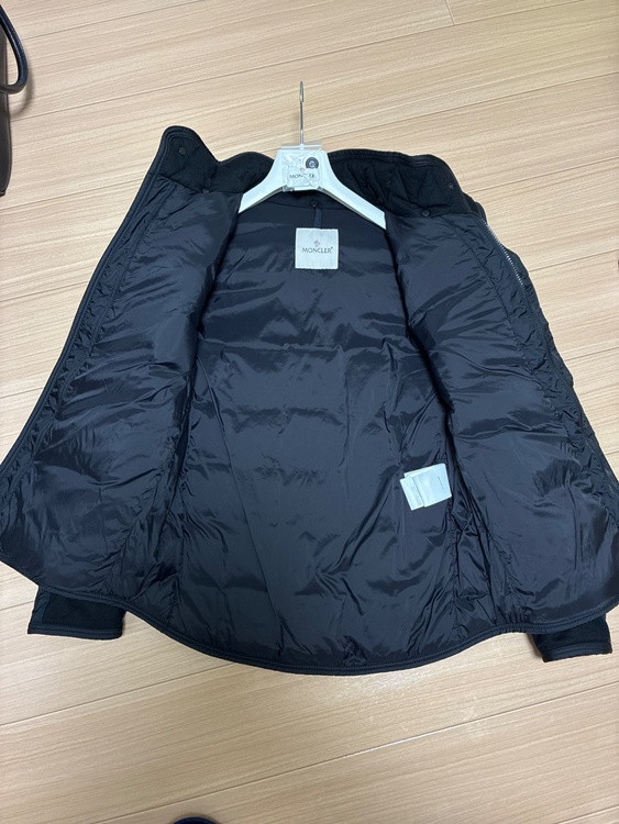 12818414yapz モンクレールダウン（古着・ファッション）の商品画像 - 査定依頼日：2026年1月18日 - 最高査定価格：10,000円