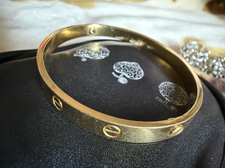 カルティエラブブレスとノーブランドk18とエメラルドリング（金・貴金属）の商品画像 - 査定依頼日：2026年4月2日 - 最高査定価格：2,000,000円