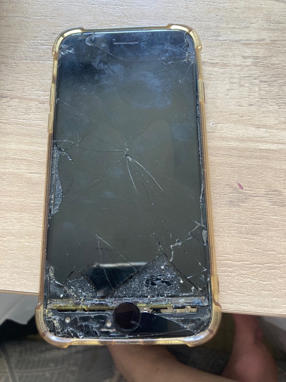 iPhone iPhone8 128GB SIMフリー（スマホ）の商品画像 - 査定依頼日：2026年7月10日 - 最高査定価格：2,500円