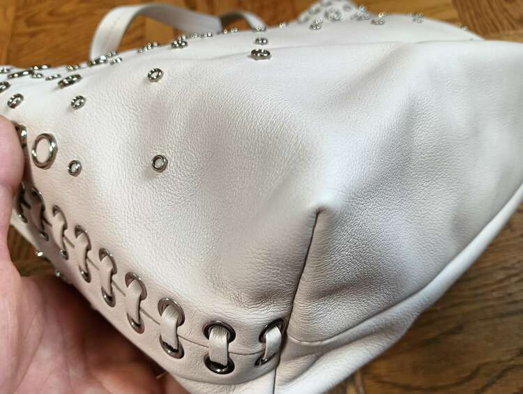 フェラガモ  （ブランドバッグ）の商品画像 - 査定依頼日：2025年4月23日 - 最高査定価格：7,000円