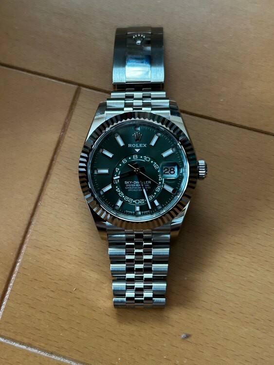 ロレックス スカイドゥエラー 33693（高級時計）の商品画像 - 査定依頼日：2025年4月28日 - 最高査定価格：3,800,000円