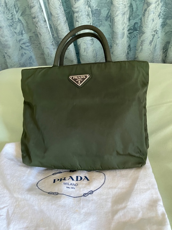 プラダ  （ブランドバッグ）の商品画像 - 査定依頼日：2026年3月27日 - 最高査定価格：15,000円