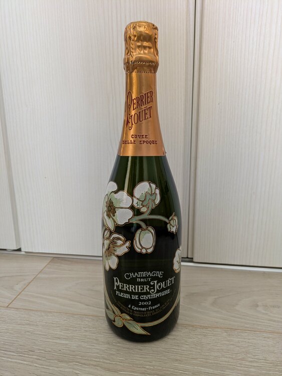シャンパン ペリエ・ジュエ （お酒）の商品画像 - 査定依頼日：2026年5月5日 - 最高査定価格：20,000円