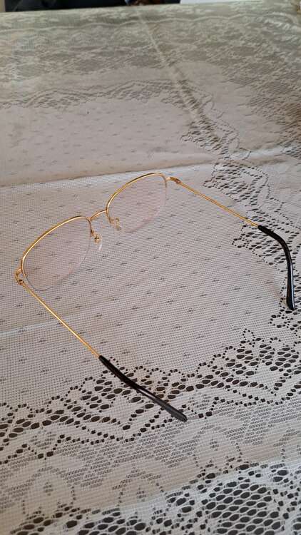 金縁メガネ（金・貴金属）の商品画像 - 査定依頼日：2025年1月23日 - 最高査定価格：300,000円