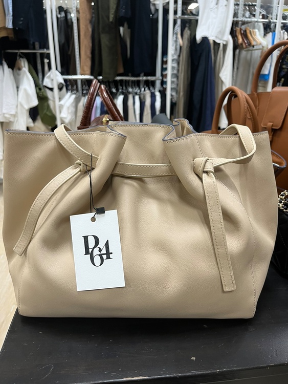 paris64（ブランドバッグ）の商品画像 - 査定依頼日：2026年1月1日 - 最高査定価格：100,000円