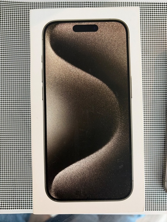 iPhone 15 Pro 128GB docomo（スマホ）の商品画像 - 査定依頼日：2026年2月15日 - 最高査定価格：81,000円