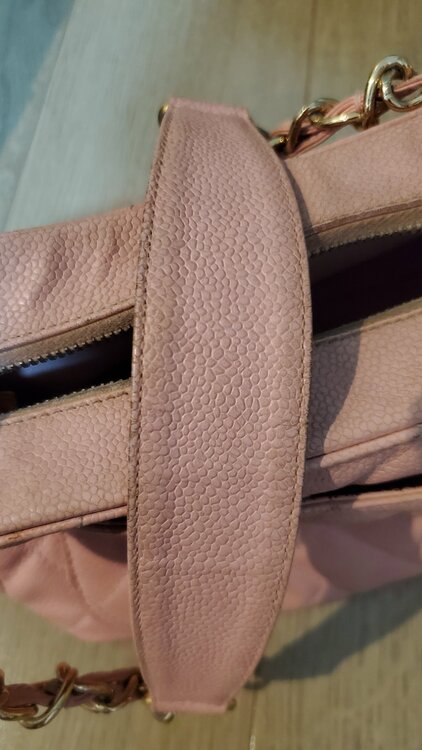 マトラッセ　ココマーク  ワンショルダーバッグ キャビアスキン ピンク（ゴールド（ブランドバッグ）の商品画像 - 査定依頼日：2025年12月21日 - 最高査定価格：5,000円