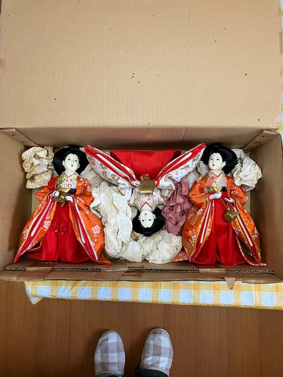雛人形7段飾り、洋物人形、和物人形（美術品・骨董品）の商品画像 - 査定依頼日：2026年5月13日 - 最高査定価格：100,000円