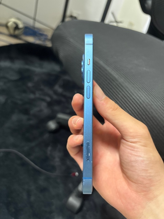 iPhone iPhone 13 128GB SIMフリー（スマホ）の商品画像 - 査定依頼日：2026年5月27日 - 最高査定価格：40,000円