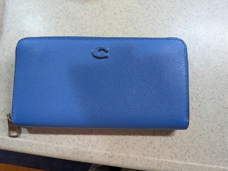 アコーディオンウォレット　シグネイチャー（ブランド財布・小物）の商品画像 - 査定依頼日：2025年9月19日 - 最高査定価格：6,000円