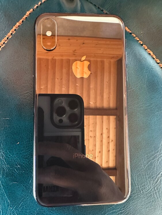 iPhone xs（スマホ）の商品画像 - 査定依頼日：2025年1月31日 - 最高査定価格：23,000円