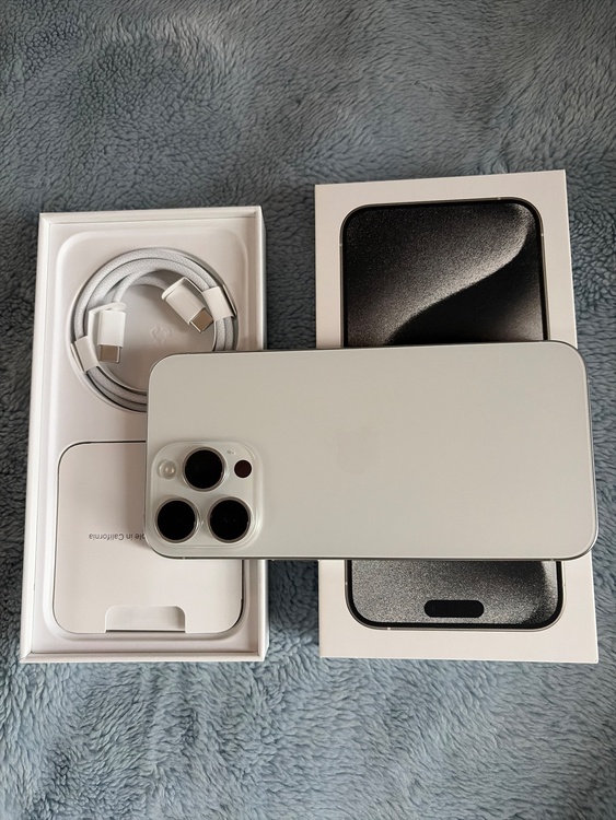 iPhone iPhone 15 Pro Max 256GB au（スマホ）の商品画像 - 査定依頼日：2026年6月2日 - 最高査定価格：97,000円