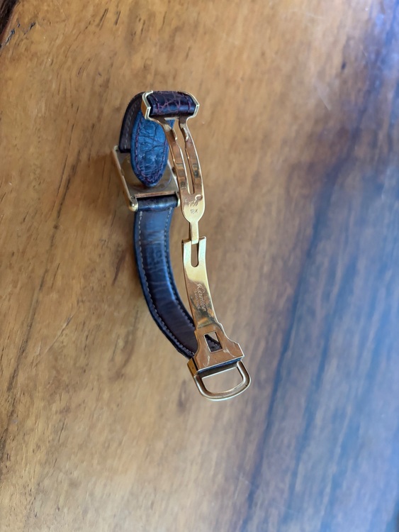 カルティエ タンク Tank Louis Cartier クォーツ 18k（高級時計）の商品画像 - 査定依頼日：2025年6月20日 - 最高査定価格：1,150,000円