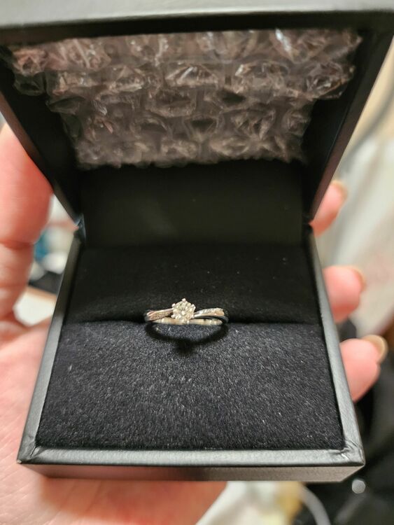 Pdmプラチナ オブリークメレーダイヤモンドリング（宝石）の商品画像 - 査定依頼日：2025年7月13日 - 最高査定価格：40,000円