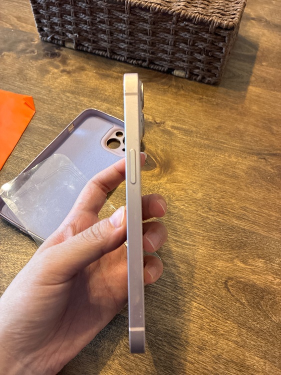iPhone iPhone 13 256GB SIMフリー（スマホ）の商品画像 - 査定依頼日：2026年6月11日 - 最高査定価格：37,000円