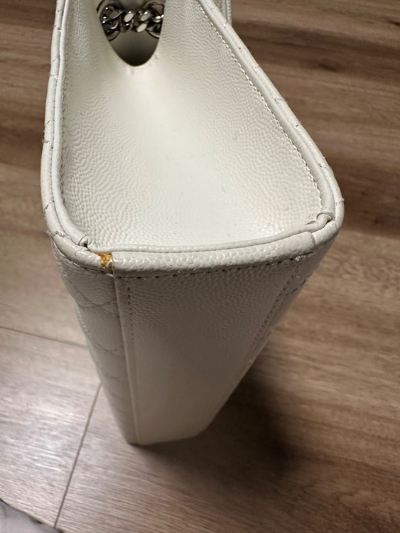 イブサンローラン  （ブランドバッグ）の商品画像 - 査定依頼日：2025年7月27日 - 最高査定価格：50,000円