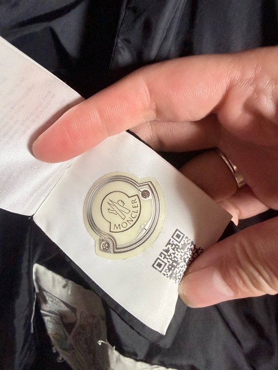 MONCLER TALEVE ダウン（古着・ファッション）の商品画像 - 査定依頼日：2026年2月5日 - 最高査定価格：20,000円