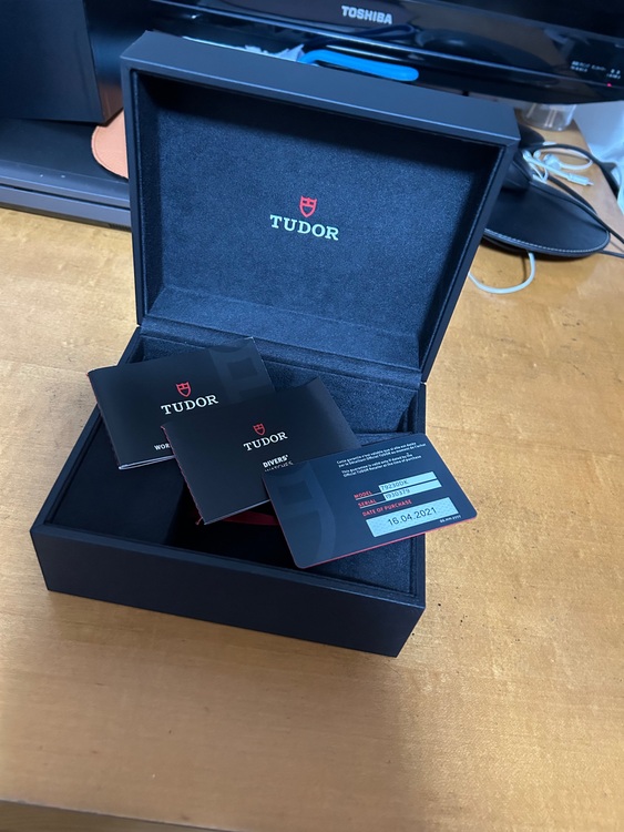 チューダー ブラックベイ 79230Dk（高級時計）の商品画像 - 査定依頼日：2025年10月15日 - 最高査定価格：370,000円