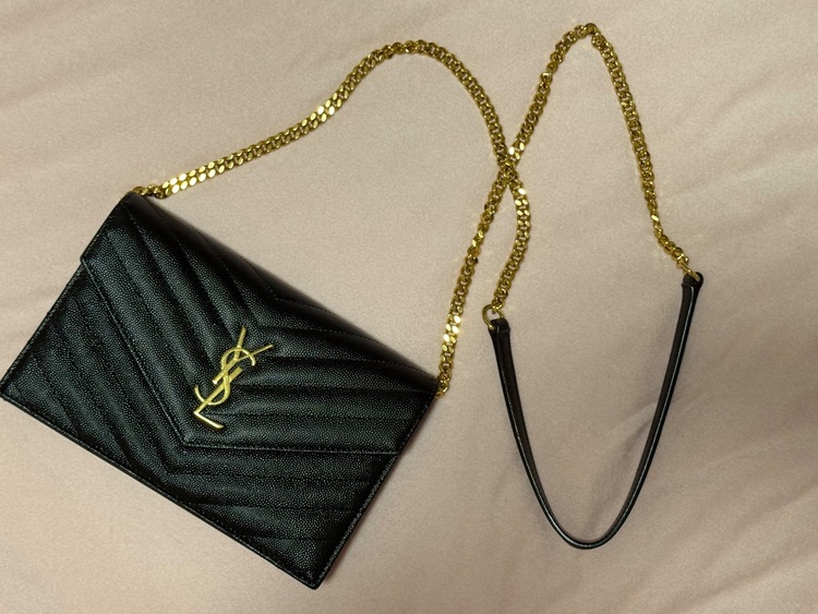 サンローラン ショルダーバッグ カサンドラ エンベロープ チェーンウォレット（ブランドバッグ）の商品画像 - 査定依頼日：2025年8月25日 - 最高査定価格：150,000円