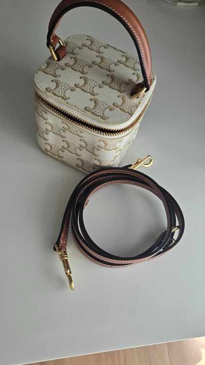 セリーヌ  （ブランドバッグ）の商品画像 - 査定依頼日：2025年10月28日 - 最高査定価格：100,000円