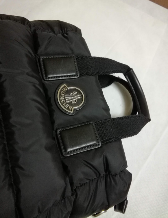 MONCLER　CARADOC MINI バッグ（ブランドバッグ）の商品画像 - 査定依頼日：2025年4月28日 - 最高査定価格：75,000円
