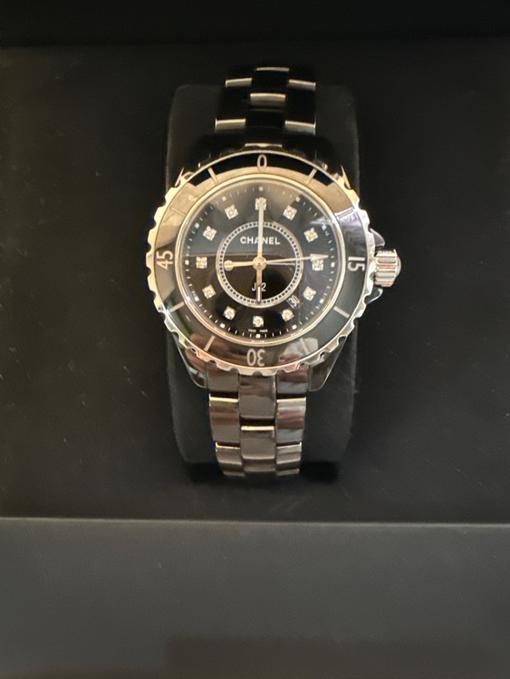 シャネル J12 H162（高級時計）の商品画像 - 査定依頼日：2025年8月20日 - 最高査定価格：350,000円